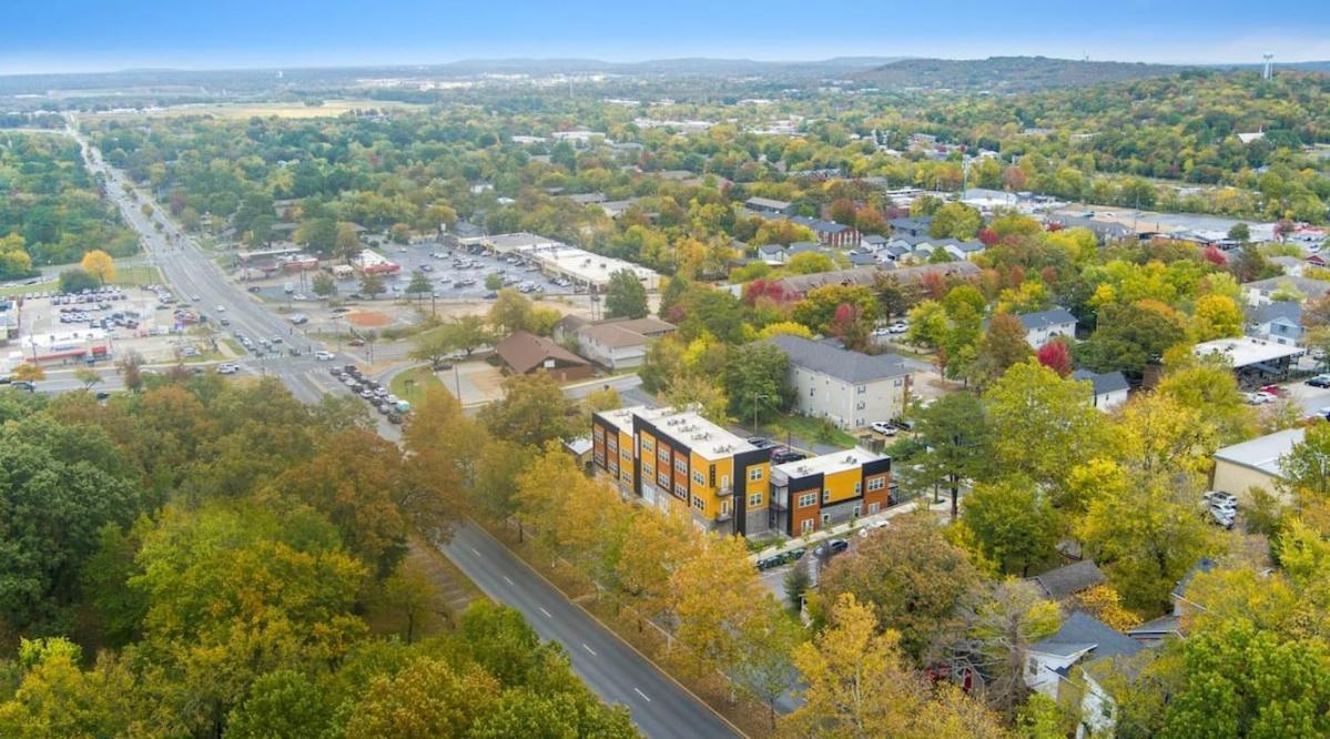 Little Red-Easy 1 2 Mi Walk To Uofa Campus Villa Fayetteville Exterior photo