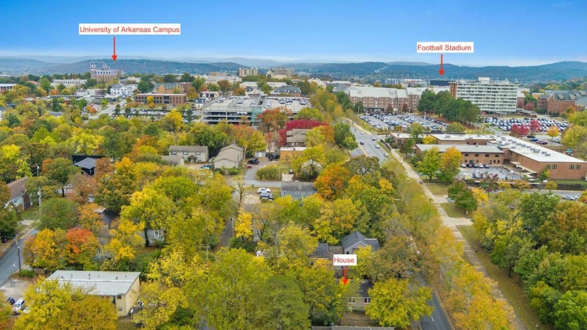 Little Red-Easy 1 2 Mi Walk To Uofa Campus Villa Fayetteville Exterior photo